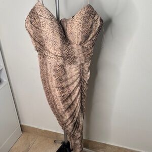 Elegant Leopard Print Strapless Dress
